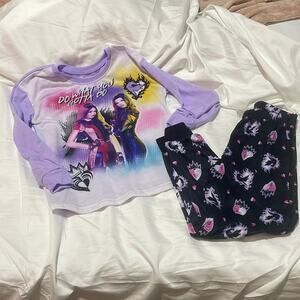 Disney Descendants S 7/8 pajamas 💯 polyester  Guc free from rips stains holes